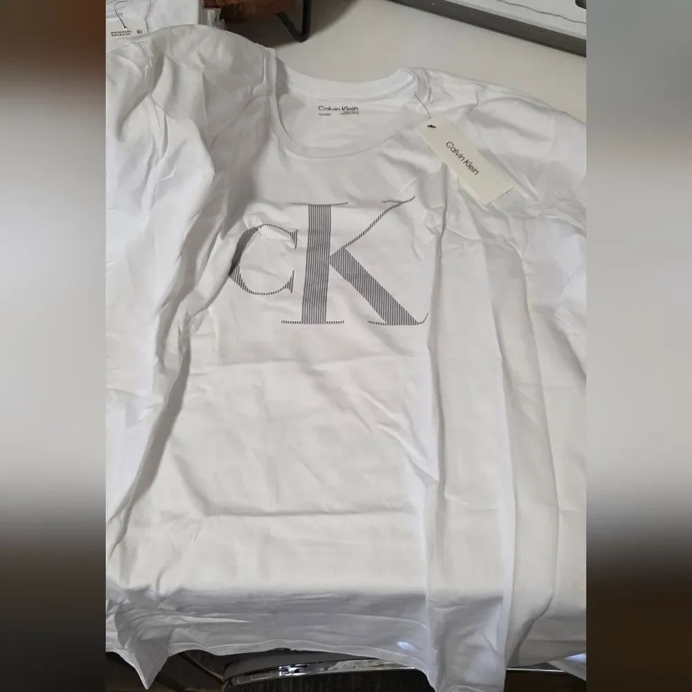 Calvin Klein Basic Tee - Picture 3 of 5